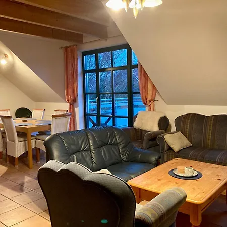 דירה Leevtied 4 *